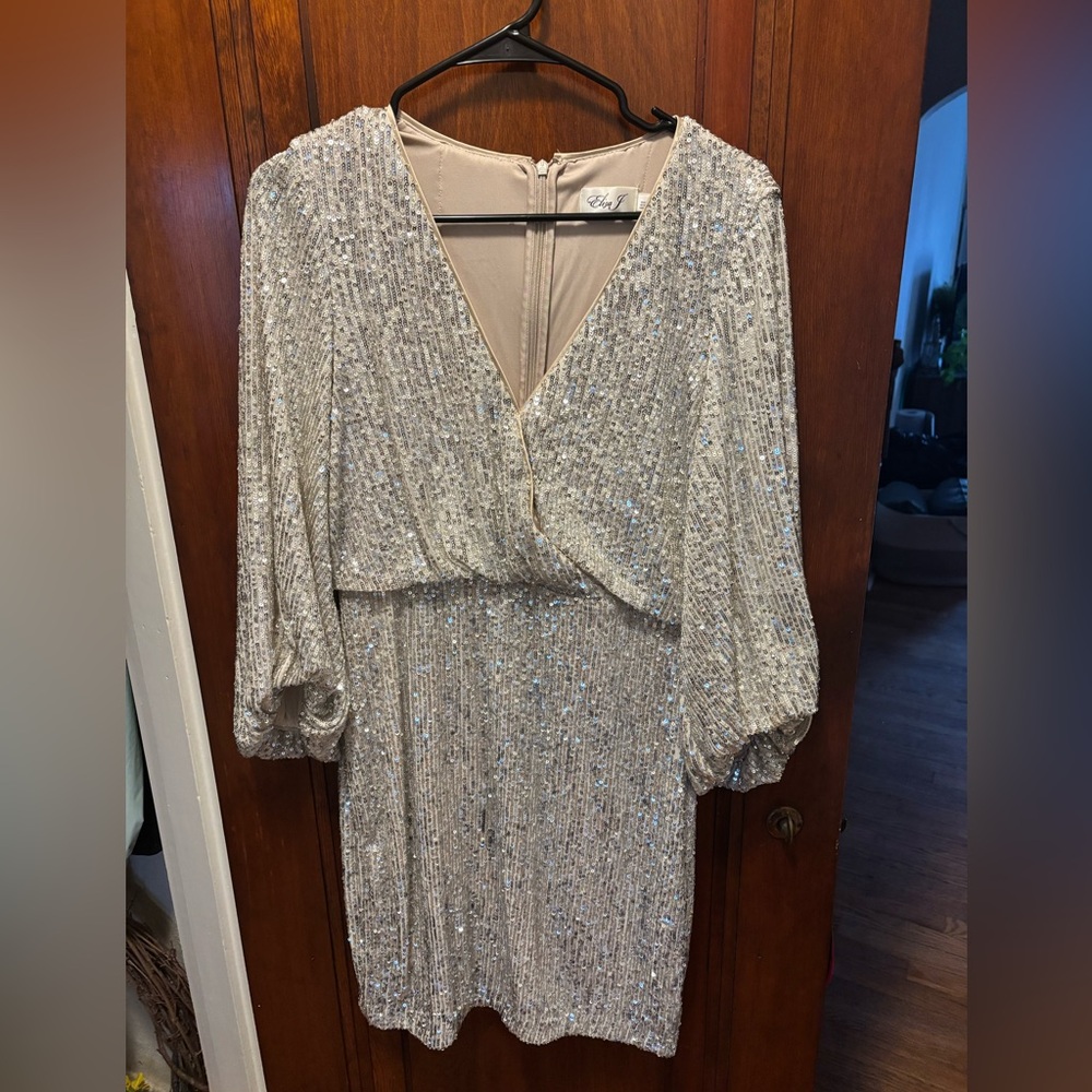 Eliza J Silver Sequin V-Neck Party Dress